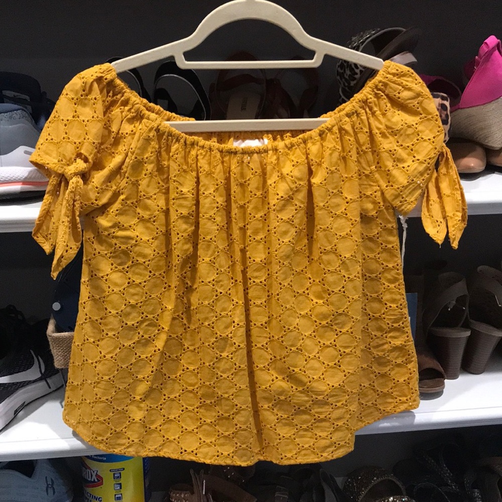Xs gold crochet top - tie sleeve NWT